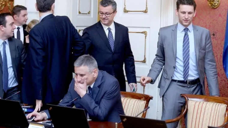 Karamarko ima pet savjetnika - tri na plaći od 8 tisuća kuna