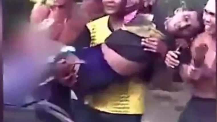 Snimljen trenutak kada krokodil odgriza čovjeku nogu!