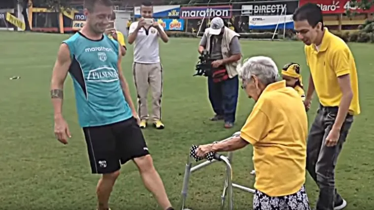 Barcelona potpisala ugovor sa 102-godi&scaron;njom bakicom i odu&scaron;evila svijet