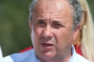 'Volija bi da dobije jer je oženija našu ženu, smatram da je Slovenka ka da je i naša'