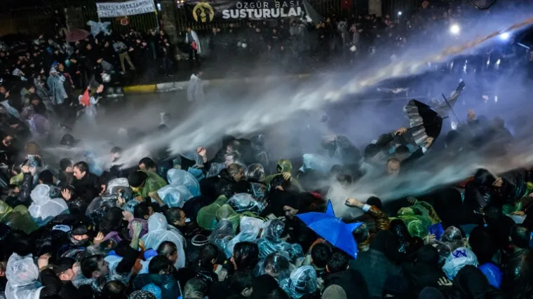 Policija upala u redakciju dnevnog lista koji kritizira predsjednika