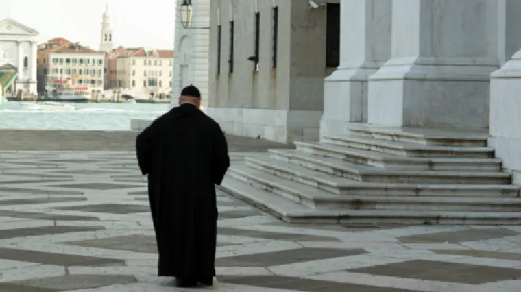 Prijetnje smrću i vrijeđanje na rasističkoj osnovi otjerali svećenika iz njemačke župe