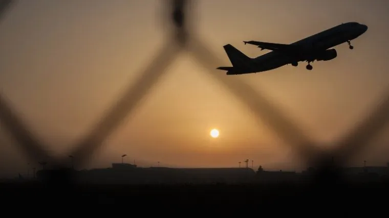 'Sru&scaron;it ću avion ako me žena ostavi'