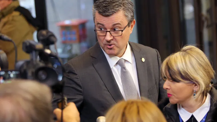 Orešković iz Bruxellesa: 'Nadam se da ću imati nekoliko kandidata za novog ministra branitelja'