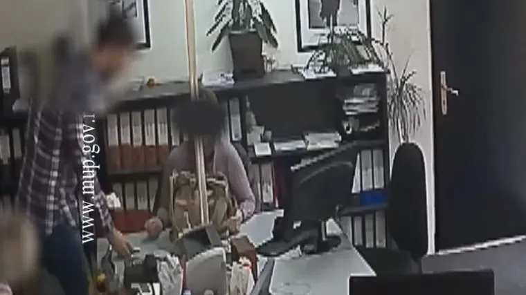 Policija snimila inspektoricu rada dok je uzimala 300 eura mita