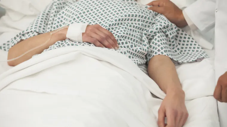 Mjesecima se brinuo za djevojku koja je ležala u komi, no skrivao je mračnu tajnu