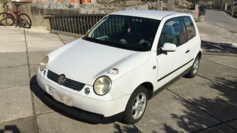 Urnebesni oglas za auto: 'Limarijski je jadan i nikakav, od dodatne opreme ima Hello Kitty naljepnice'