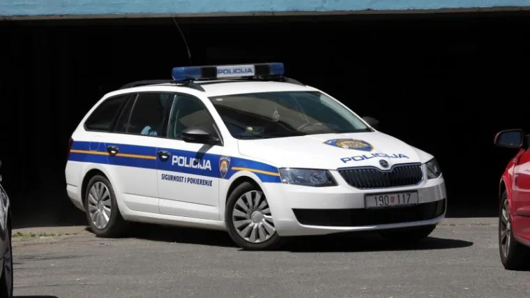 Ženu isprepadali, pa joj uzeli novac i nakit