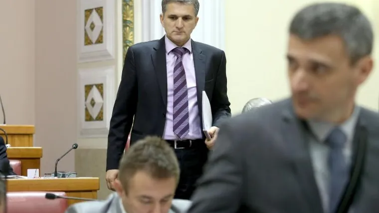 HDZ-ovac &Scaron;EFU HNB-a: 'Za&scaron;to ste na 12 sekundi deblokirali račun jedne banke i tko se sve naplatio?'