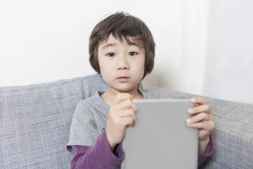 Otac prigovarao sinu jer ne ispušta mobitel iz ruke pa si on u napadu bijesa odrezao kažiprst