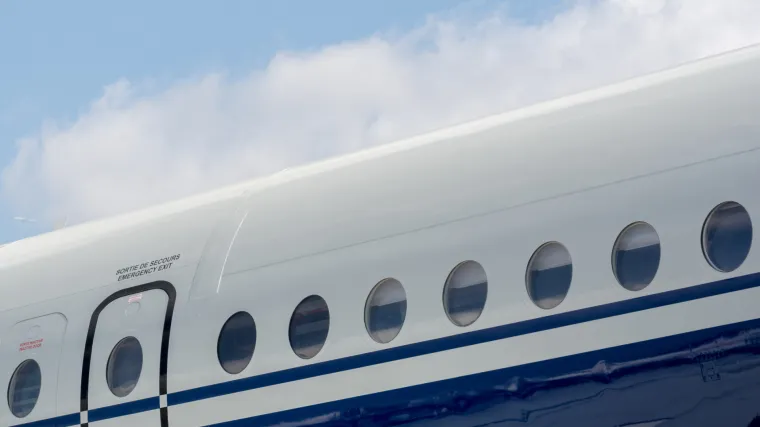 Otvorio izlaz za slučaj opasnosti u avionu kako bi udahnuo malo svježeg zraka