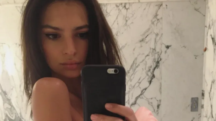 Nije imala &scaron;to odjenuti pa se fotkala gola!