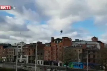 Jetpackom preletio povijesni most u Dublinu