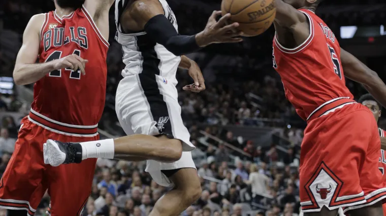 Spursi i dalje neporaženi na svom terenu, Bryant uspje&scaron;niji od Jamesa, ali Cavsi svladali Lakerse