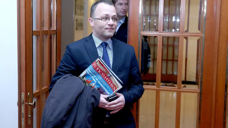 Hasanbegović ne vidi ni&scaron;ta sporno u smjenama: 'Nije to nikakav desant na medije, to je desant na Drvar'