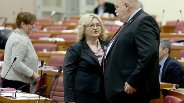 &Scaron;uker tvrdi da nije bilo deranja nego samo 'povi&scaron;enih tonova' iza zatvorenih vrata