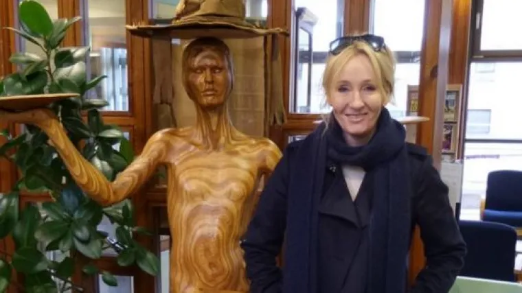 J.K. Rowling do&scaron;la na tortu u malu knjižnicu