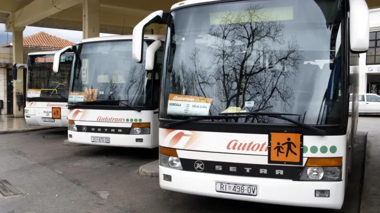 Vladajući se predomisili, traže novac kojim bi pokrili subvencije za učenike