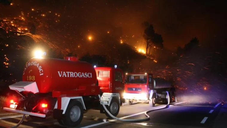 Vatra zahvatila 1000 hektara borove &scaron;ume