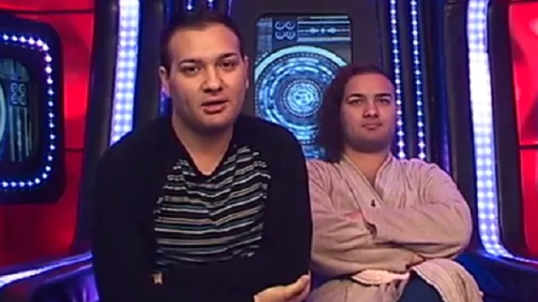 Blizanci Vasić viđeni u redu za siromašne