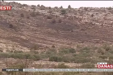 Vatrogasci su se cijelu noć borili s požarom pokraj Trogira: postoji opasnost da bura razbukta vatru