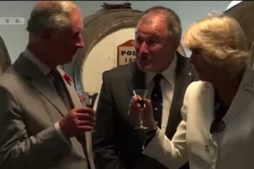 Princ Charles ne koristi mobitel i zube čisti čačkalicom napravljenom od posrebrene dikobrazove bodlje