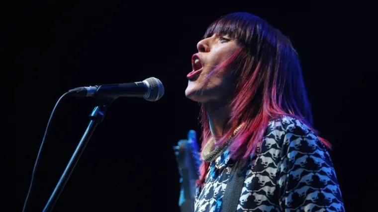 Ponavljanjem dobitne formule protiv prokletstva drugog albuma