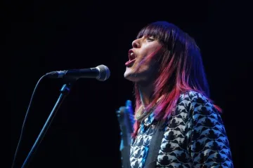 Ponavljanjem dobitne formule protiv prokletstva drugog albuma