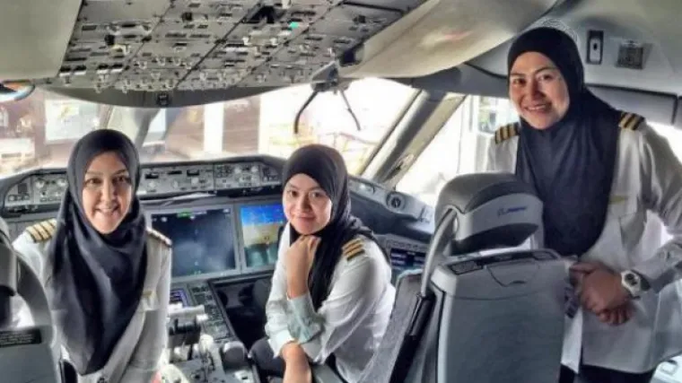 Prva ženska posada sletjela u Saudijsku Arabiju - zemlju u kojoj je ženama zabranjeno voziti automobile