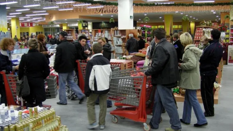 'Trgovački lanci se natječu koji će duže raditi, radnice su potpuno iscrpljene'