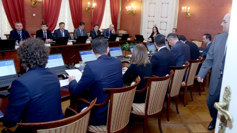 Hrvatska birokracija će se duboko u 21. stoljeću konačno prebaciti na komunikaciju elektronskom po&scaron;tom