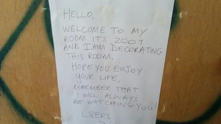 U novom domu prona&scaron;ao jezivu poruku staru 15 godina, a stvari su se samo dodatno zakuhale