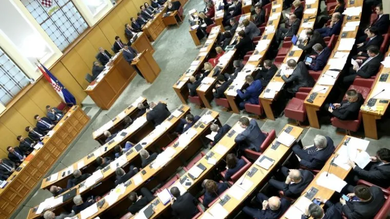 'Tek sada izlaze iznosi nekakvih kolača, vina, putovanja'