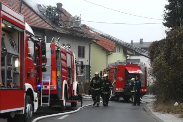U požaru obiteljske kuće poginuli su majka i dvoje djece