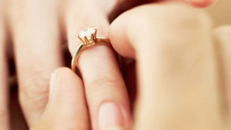 Bacio ženin prsten vrijedan gotovo 2,6 milijuna kuna u ko&scaron; i uspio ga naći među 10 tona smeća!