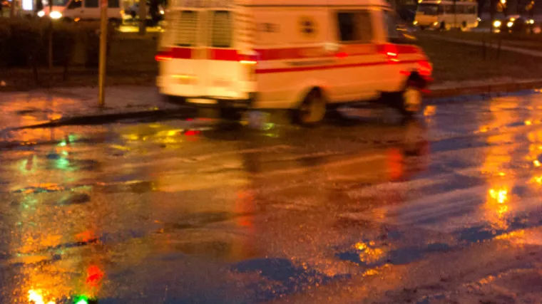 Mladić umro nakon &scaron;to mu je autobus pre&scaron;ao preko noge