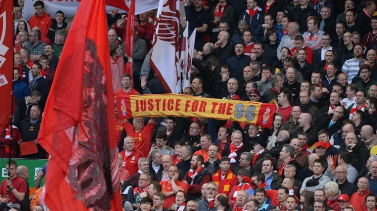 Navijače Liverpoola na ulazu u Manchester dočekala poruka koja ledi krv u žilama