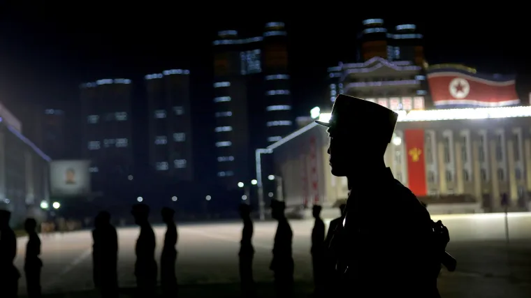 Sjeverna Koreja ispalila dvije balističke rakete, jedna od njih eksplodirala u zraku