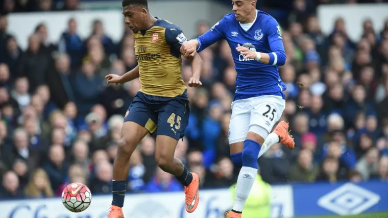 Pobjedom u Liverpoolu Arsenal ostao u borbi za naslov