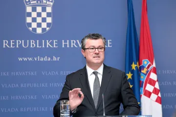 Orešković se već dogovorio s Petrovom: 'Jasno je da novca za povećanje plaća ove godine nema'