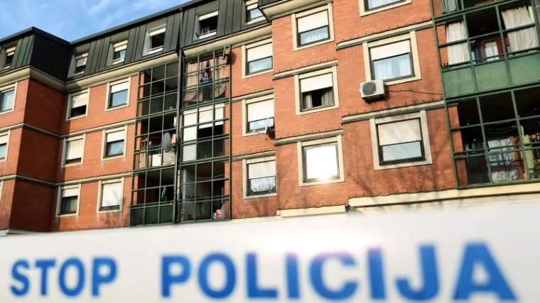 Vitlala nožem po zgradi, uspjeli je svladati tek suzavcem