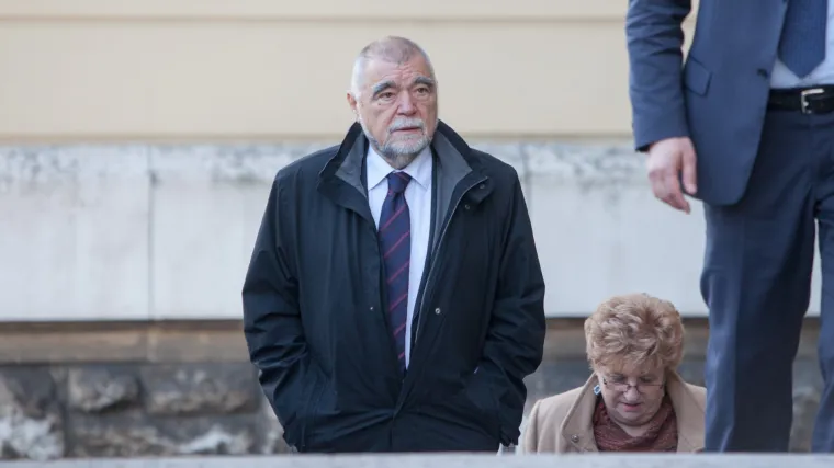 Bivši predsjednik imat će smanjeni budžet: Mesić ostaje bez pola milijuna kuna