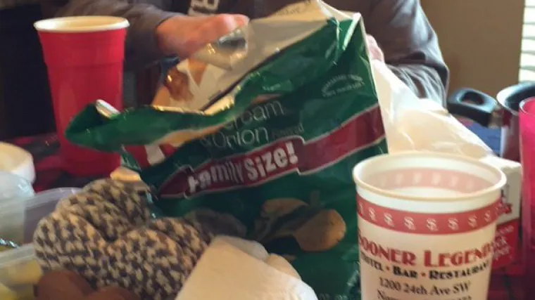 Djedica kojem su unuci zaboravili doći na večeru organizira 'zakusku' i svi ste pozvani!