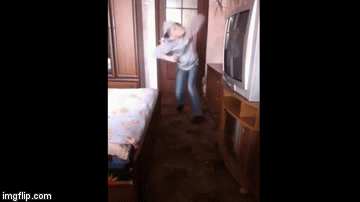 Mama ga uhvatila kako mahnito pleše i odmah to srezala u korijenu