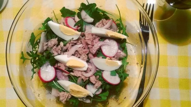 Lagano, zasitno, proljetno - idealno za post ali i za 'gablec' na poslu