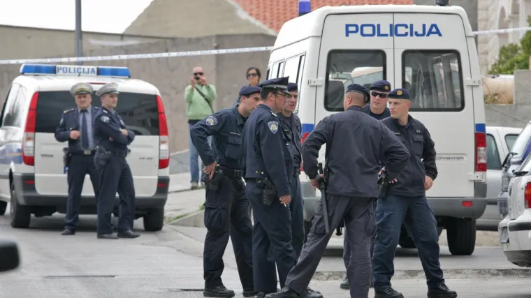 Policija svladala mu&scaron;karca koji je prijetio da će se raznijeti plinskom bocom