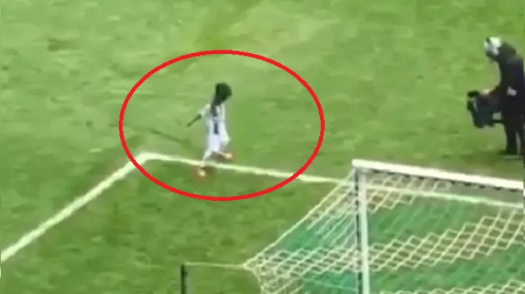 Ovaj preslatki klinac zna kako treba proslaviti gol