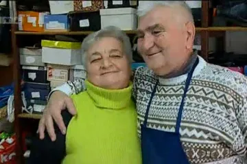 Postolarska obitelj Vrđuka iz Siska siromašnima, umirovljenicima, djeci i mladencima besplatno popravlja cipele