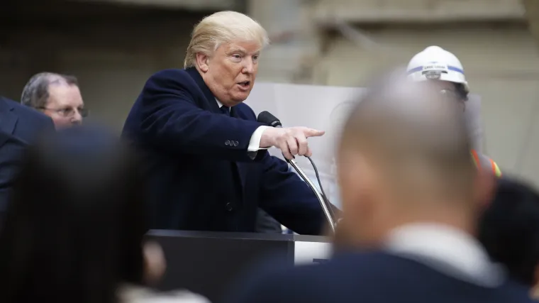 Trump podupire mučenje osumnjičenika za terorizam: 'Simuliranje davljenja bi bilo u redu'