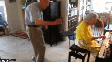 Imaju 80 i 90 godina, a zaljubljeni su kao ptići